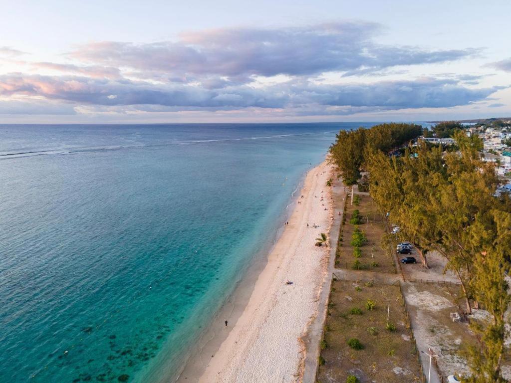 Blue Waves Beachfront Penthouse Flic en Flac Luaran gambar
