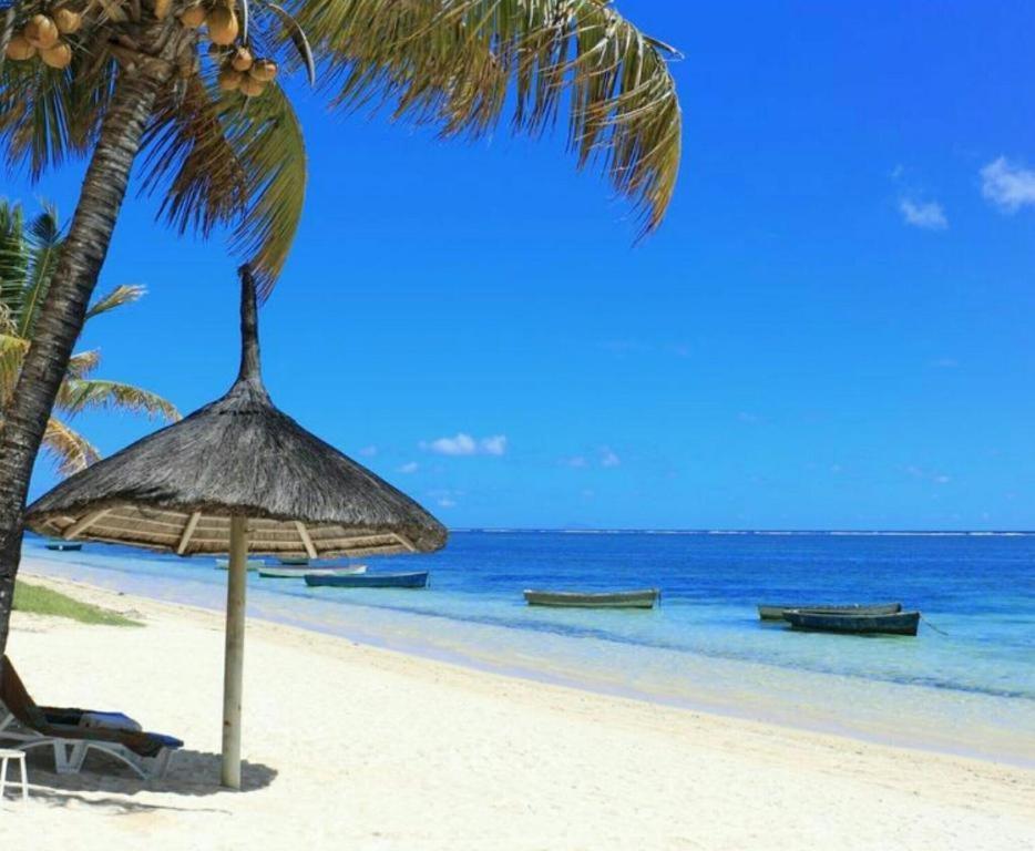 Blue Waves Beachfront Penthouse Flic en Flac Luaran gambar
